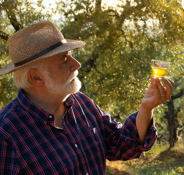 Rome Countryside: Extra Virgin Olive oil tasting and explore an impressive Abbey