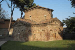 Ravenna Mausoleo di Galla Placidia (Photo credits @GFreihalter Wikimedia Commons)