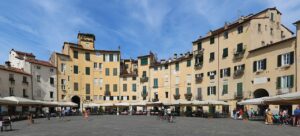 Piazza Anfiteatro - External walls (Photo credits @ Ingo Mehling - Wikimedia Commons)