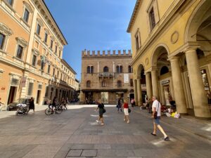 1280px Urban squares in Reggio Emilia Italy 2019 07 Kgbo WikimediaCommons