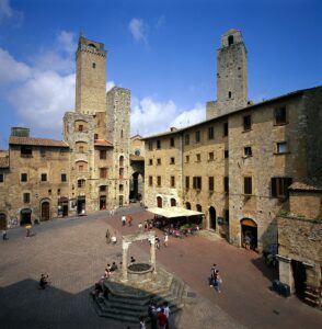 Historic Centre of San Gimignano (Photo credits @Yvon Fruneau - Wikimedia Commons) 