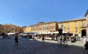 Urban squares in Reggio Emilia (Photo credits @Kgbo - Wikimedia Commons)