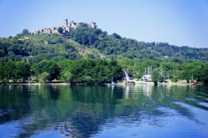 Bracciano on the Lake (Photo credits @Albarubescens from Wikimedia Commons)