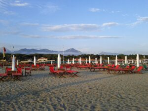 Casual Beach 37834806 Giovanni Toraldo Wikimedia Commons