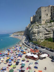 Spiaggia di Tropea 2012 Marcuscalabresus WikimediaCommons