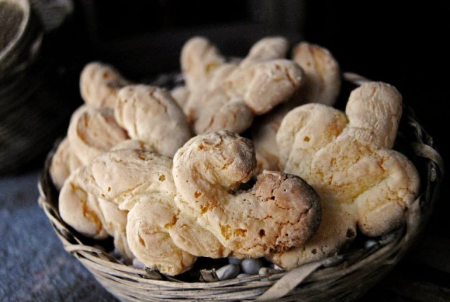 Day trip from Rome: Palestrina & Castel San Pietro. Taste the famous Giglietto Biscuit